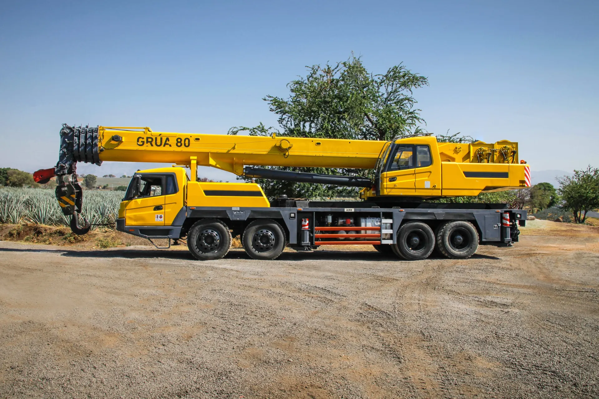 Grúa 80 de APSA Industrial preparada para una maniobra