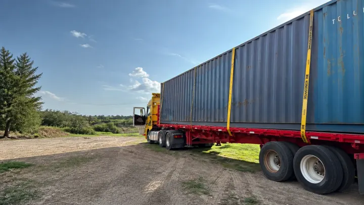 Plataforma APSA transportando un contenedor